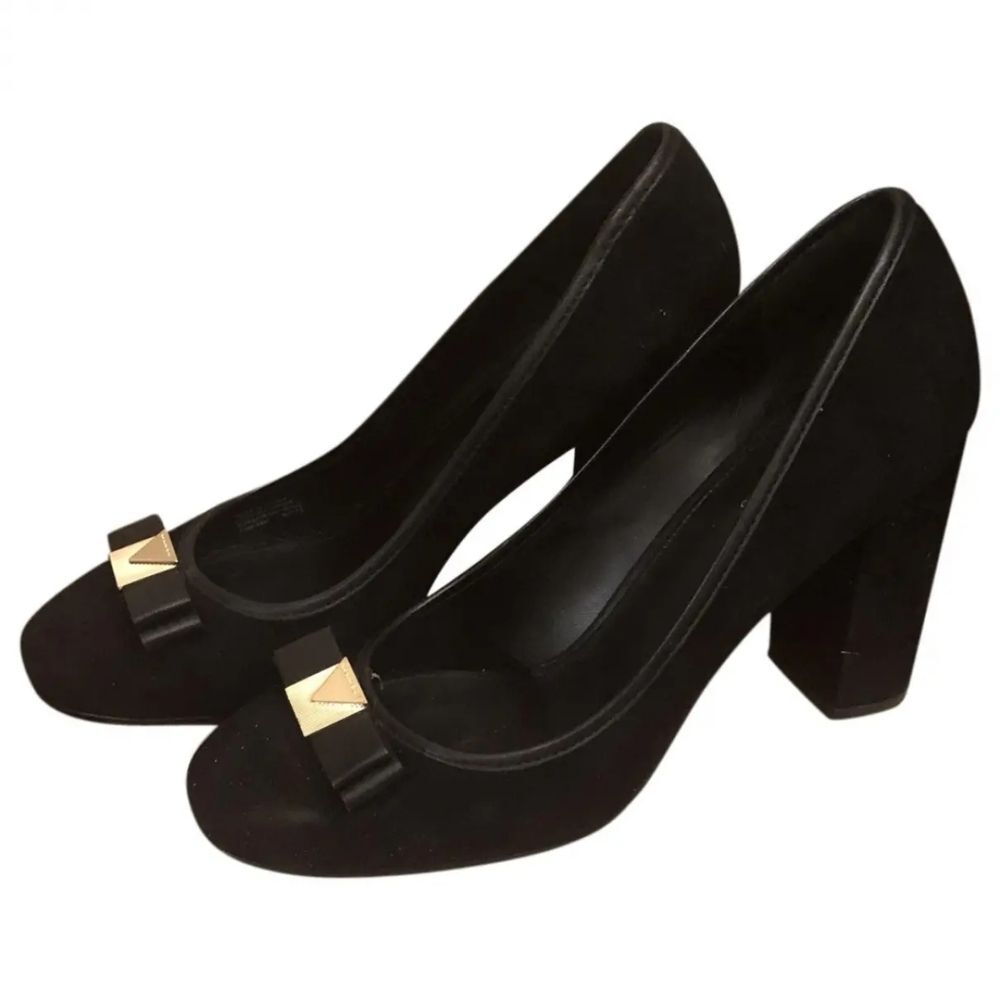 Michael Kors MK Caroline Ribbon Bow Black Heels Pump Gold Detail 10